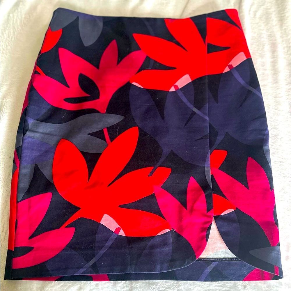 NWT Loft multi color tulip skirt. Size 8P